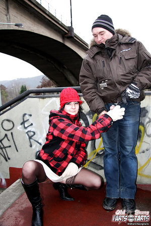 18 year old Brooke Lynn giving and receiving oral sex before facial cumshot